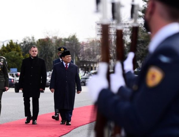 Diam-diam Menhan Prabowo Ada di Yunani, Ada Apa Ini?