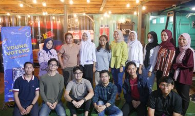 GERAKAN TURUNTANGAN GELAR POLITTALKS UNTUK MENYADARKAN ANAK MUDA PENTINGNYA PEMILU 2024 DI KAMPUNG NELAYAN KALIADEM