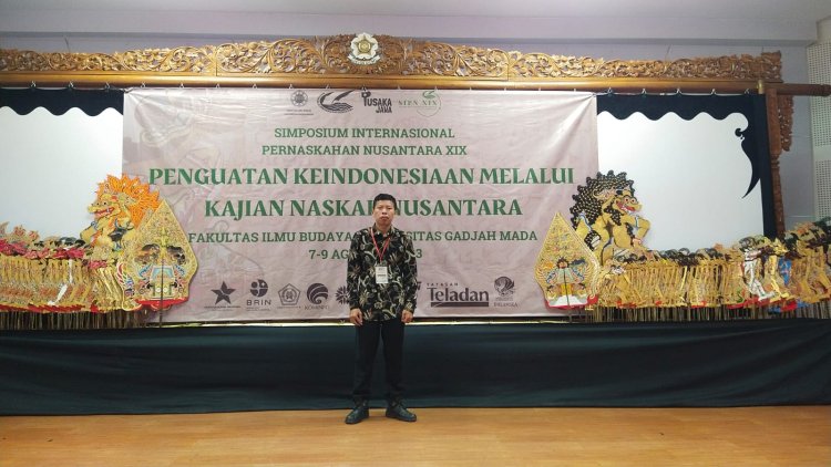 AGUS KUSMAN TEKANKAN PEMANFAATAN NASKAH KUNO DALAM BENTUK INDUSTRI KREATIF DALAM SIMPOSIUM INTERNASIONAL PERNASKAHAN 2023