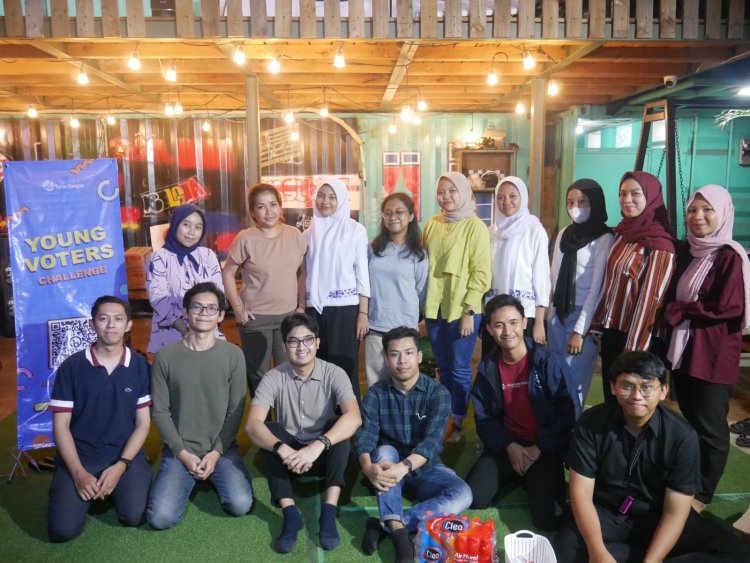 GERAKAN TURUNTANGAN GELAR POLITTALKS UNTUK MENYADARKAN ANAK MUDA PENTINGNYA PEMILU 2024 DI KAMPUNG NELAYAN KALIADEM