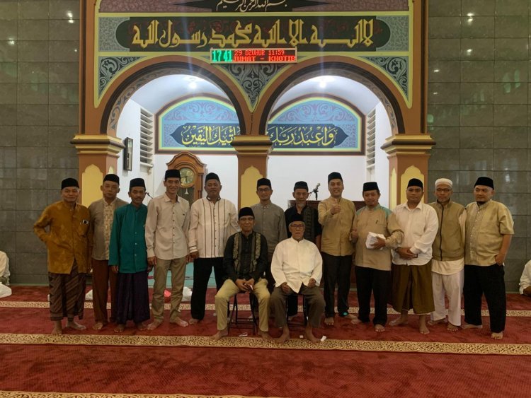 IMAM JAYA DAN DKM HIKMATUL ISLAM BERBAGI KEBAHAGIAAN DENGAN YATIM PIATU DAN DHUAFA DI DESA MALEBER