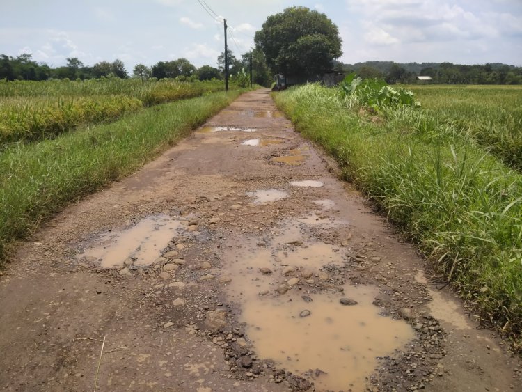 JALAN LANGSEB–BENDUNGAN RUSAK PARAH, DR. TOHANA: PEMKAB KUNINGAN JANGAN TUTUP MATA SEGERA PERBAIKI