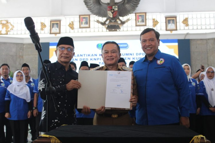 BUPATI DIAN RACHMAT YANUAR RESMI PIMPIN KORPS ALUMNI KNPI KABUPATEN KUNINGAN