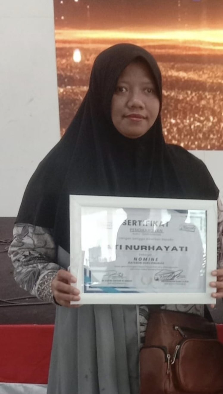MENGENAL ATI NURHAYATI, GURU MDTA TONJONG SANGKANURIP YANG MENEBAR CAHAYA PENDIDIKAN DAN MENJADI NOMINE GURU PINUNJUL 2026